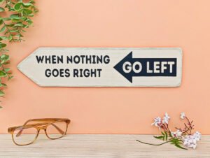 CARTEL DE MADERA "GO LEFT"